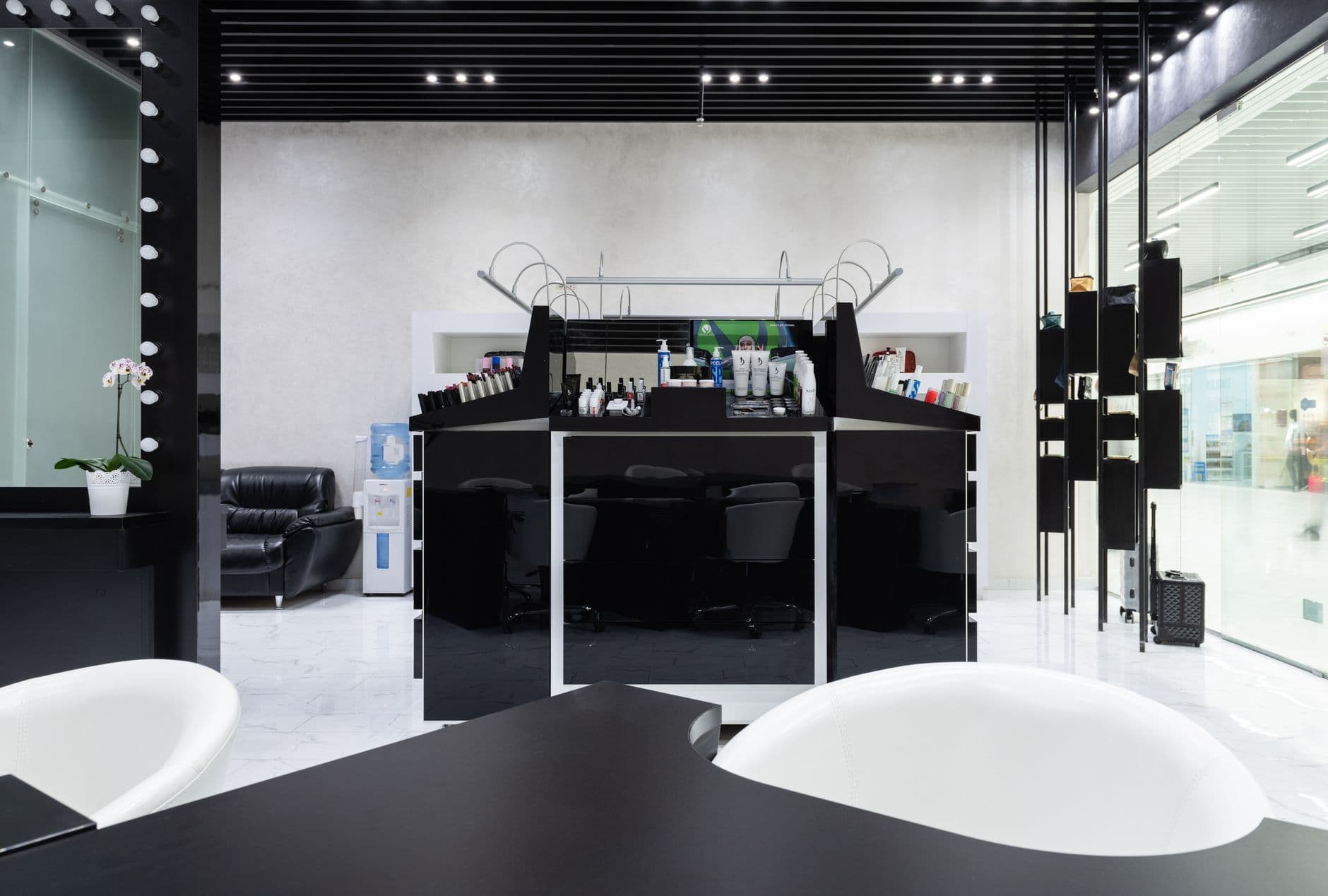 Salon Digital Signage: 9 Ideas for 2026
