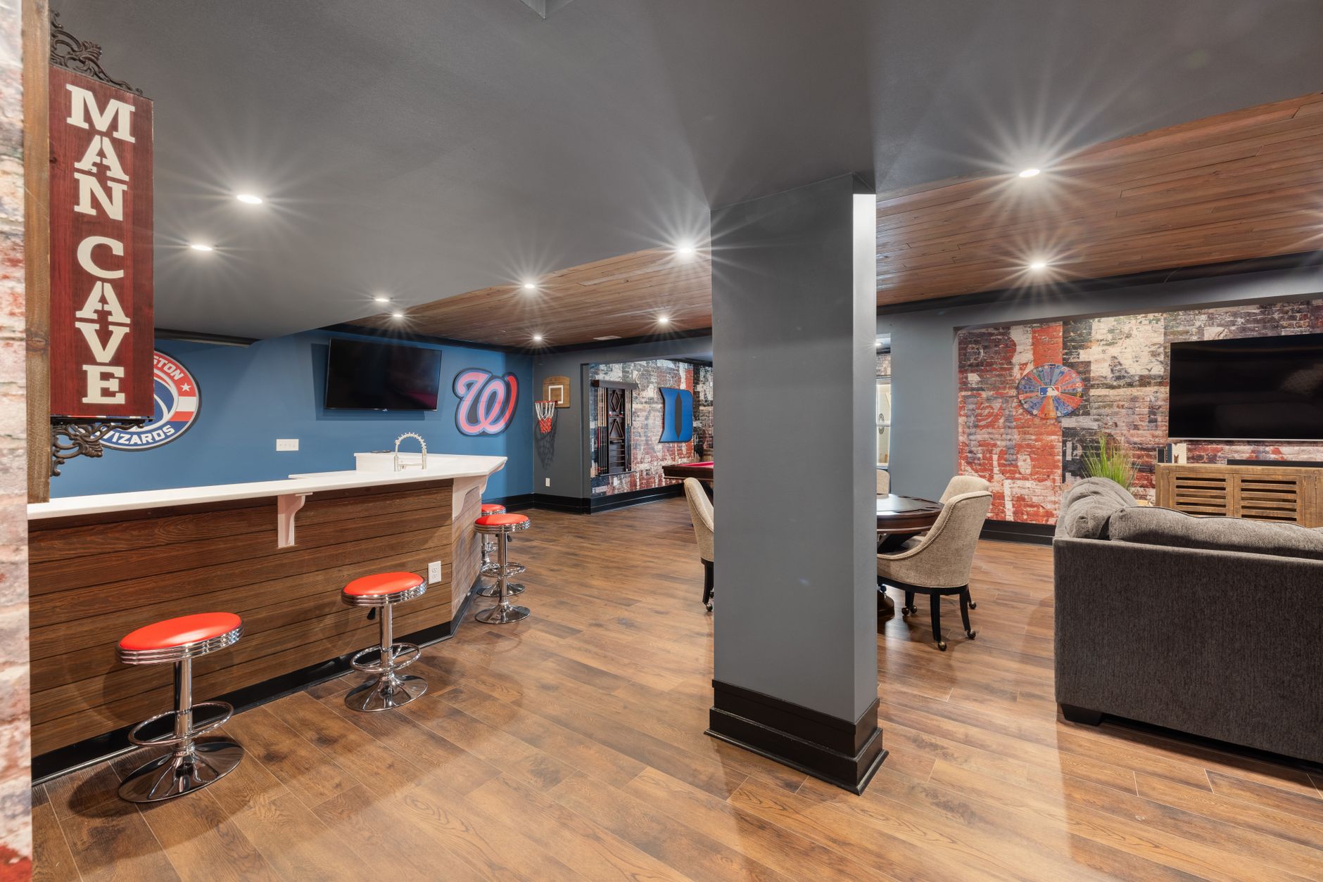 A bar-style room with multiple wall-mounted TVs for a small video wall plan